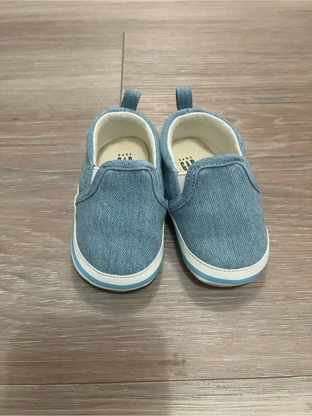 GAP denim Light Blue Slip-On Canvas Baby Shoes new never worn 12-18 months